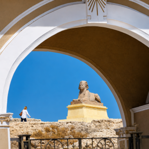 Under the archway toward the sphinx